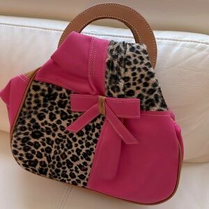 Brand-New Leopard Print & Leather Bag – Stylish and Versatile.